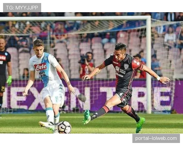 历史回顾:纪念法国足球名宿,特鲁瓦主场举办小型展览。 历史回顾:纪念法国足球名宿,特鲁瓦主场举办小型展览。